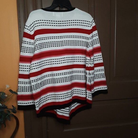 Alfred Dunner Women's Sweater size M Textured Chevron Asymmetrical Hem - Picture 6 of 10